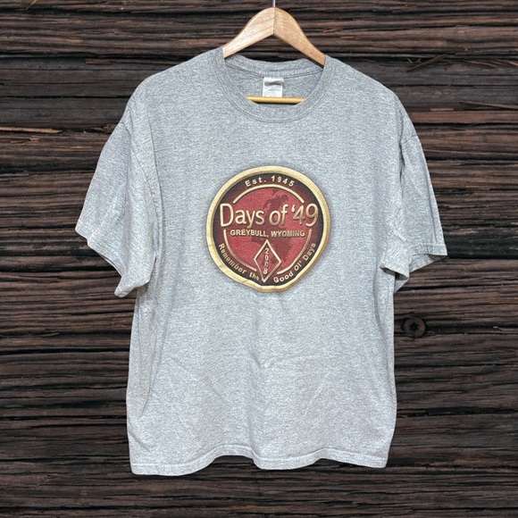 Gildan Graphic Tee - Picture 1 of 4